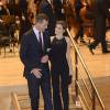 Le roi Felipe VI et la reine Letizia d'Espagne présidaient le 22 octobre 2015 au Palais des Congrès d'Oviedo un concert en l'honneur des Prix Princesses des Asturies, qu'ils allaient remettre le lendemain.