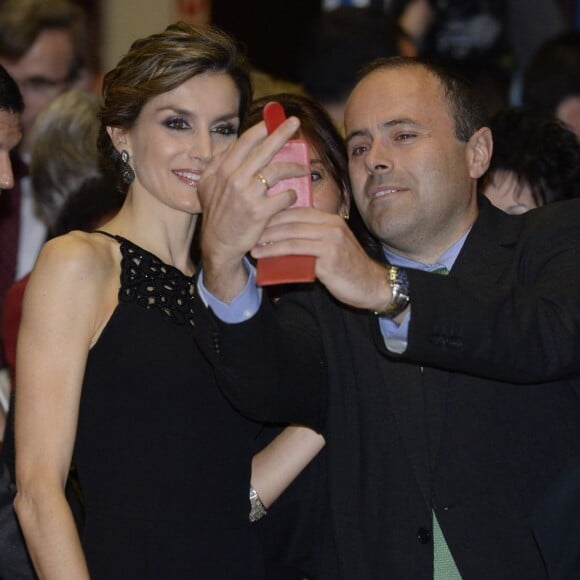 Le roi Felipe VI et la reine Letizia d'Espagne présidaient le 22 octobre 2015 au Palais des Congrès d'Oviedo un concert en l'honneur des Prix Princesses des Asturies, qu'ils allaient remettre le lendemain.