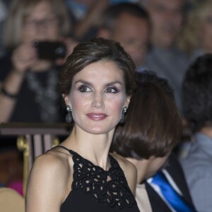 La reine Letizia d'Espagne assistait le 22 octobre 2015, au Théâtre Jovellanos à Gijon, à un hommage rendu à Francis Ford Coppola en présence du cinéaste, lauréat du Prix Princesse des Asturies des Arts 2015.