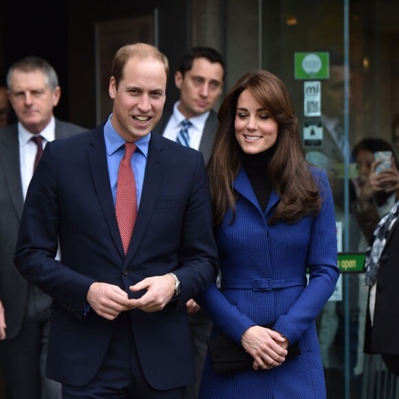 Kate Middleton et le prince William, comtesse et comte de Strathearn en Ecosse, effectuaient leur première visite officielle à Dundee le 23 octobre 2015, en lien avec les activités de la duchesse de Cambridge dans le domaine de la santé mentale des enfants.