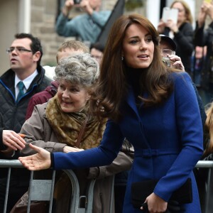 Kate Middleton et le prince William, comtesse et comte de Strathearn en Ecosse, effectuaient leur première visite officielle à Dundee le 23 octobre 2015, en lien avec les activités de la duchesse de Cambridge dans le domaine de la santé mentale des enfants.