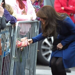 Kate Middleton et le prince William, comtesse et comte de Strathearn en Ecosse, effectuaient leur première visite officielle à Dundee le 23 octobre 2015, en lien avec les activités de la duchesse de Cambridge dans le domaine de la santé mentale des enfants.