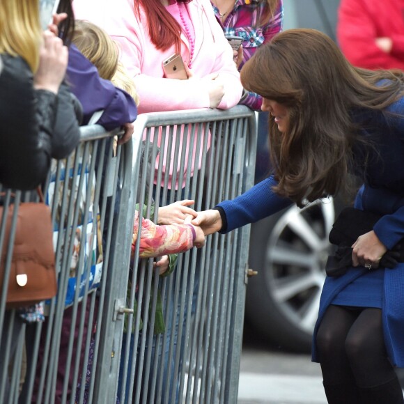 Kate Middleton et le prince William, comtesse et comte de Strathearn en Ecosse, effectuaient leur première visite officielle à Dundee le 23 octobre 2015, en lien avec les activités de la duchesse de Cambridge dans le domaine de la santé mentale des enfants.