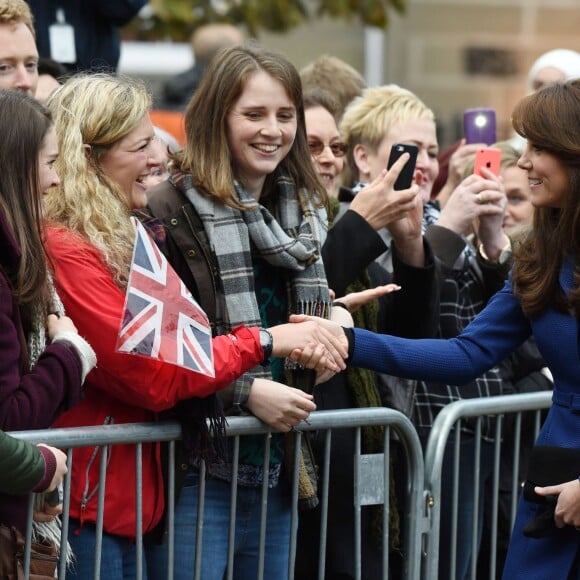 Kate Middleton et le prince William, comtesse et comte de Strathearn en Ecosse, effectuaient leur première visite officielle à Dundee le 23 octobre 2015, en lien avec les activités de la duchesse de Cambridge dans le domaine de la santé mentale des enfants.