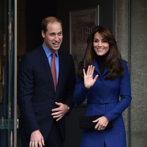 Kate Middleton et le prince William, comtesse et comte de Strathearn en Ecosse, effectuaient leur première visite officielle à Dundee le 23 octobre 2015, en lien avec les activités de la duchesse de Cambridge dans le domaine de la santé mentale des enfants.