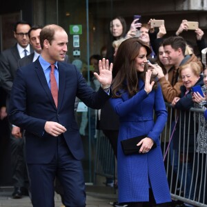 Kate Middleton et le prince William, comtesse et comte de Strathearn en Ecosse, effectuaient leur première visite officielle à Dundee le 23 octobre 2015, en lien avec les activités de la duchesse de Cambridge dans le domaine de la santé mentale des enfants.