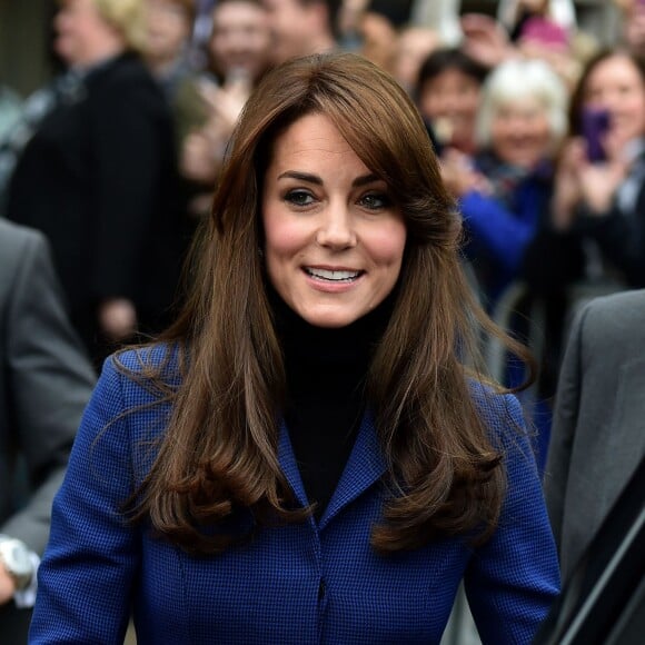 Kate Middleton et le prince William, comtesse et comte de Strathearn en Ecosse, effectuaient leur première visite officielle à Dundee le 23 octobre 2015, en lien avec les activités de la duchesse de Cambridge dans le domaine de la santé mentale des enfants.