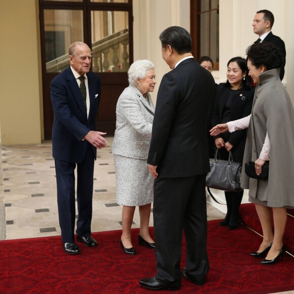 Le président chinois Xi Jinping et sa femme Peng Luyan prenant congé de la reine Elizabeth II et du prince Philip le 22 octobre 2015.