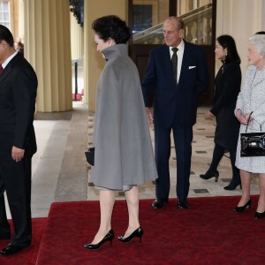 Le président chinois Xi Jinping et sa femme Peng Luyan prenant congé de la reine Elizabeth II et du prince Philip le 22 octobre 2015.