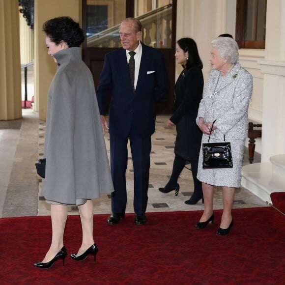 Le président chinois Xi Jinping et sa femme Peng Luyan prenant congé de la reine Elizabeth II et du prince Philip le 22 octobre 2015.