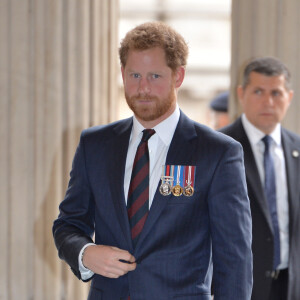 Le prince Harry assistait le 22 octobre 2015 à une messe en mémoire des militaires victimes des explosifs aléatoires à Londres, en la cathédrale St Paul.