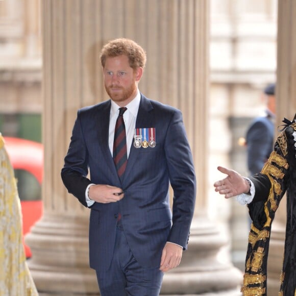 Le prince Harry assistait le 22 octobre 2015 à une messe en mémoire des militaires victimes des explosifs aléatoires à Londres, en la cathédrale St Paul.