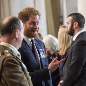 Le prince Harry assistait le 22 octobre 2015 à une messe en mémoire des militaires victimes des explosifs aléatoires à Londres, en la cathédrale St Paul.