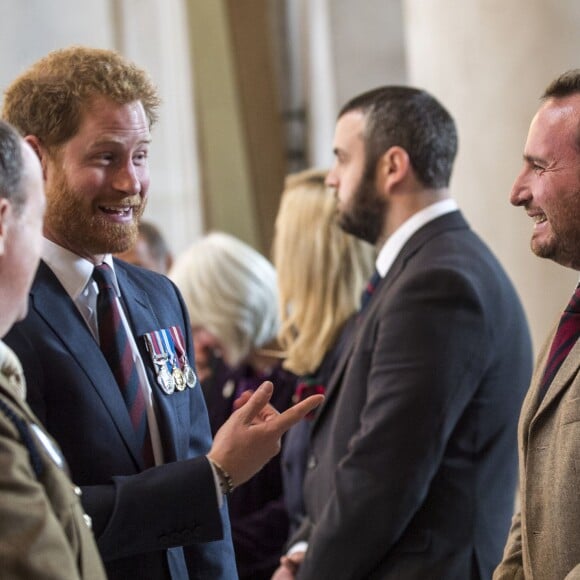 Le prince Harry assistait le 22 octobre 2015 à une messe en mémoire des militaires victimes des explosifs aléatoires à Londres, en la cathédrale St Paul.