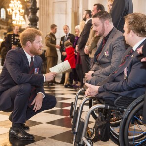 Le prince Harry assistait le 22 octobre 2015 à une messe en mémoire des militaires victimes des explosifs aléatoires à Londres, en la cathédrale St Paul.