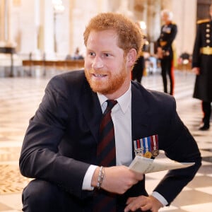 Le prince Harry assistait le 22 octobre 2015 à une messe en mémoire des militaires victimes des explosifs aléatoires à Londres, en la cathédrale St Paul.