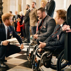 Le prince Harry assistait le 22 octobre 2015 à une messe en mémoire des militaires victimes des explosifs aléatoires à Londres, en la cathédrale St Paul.