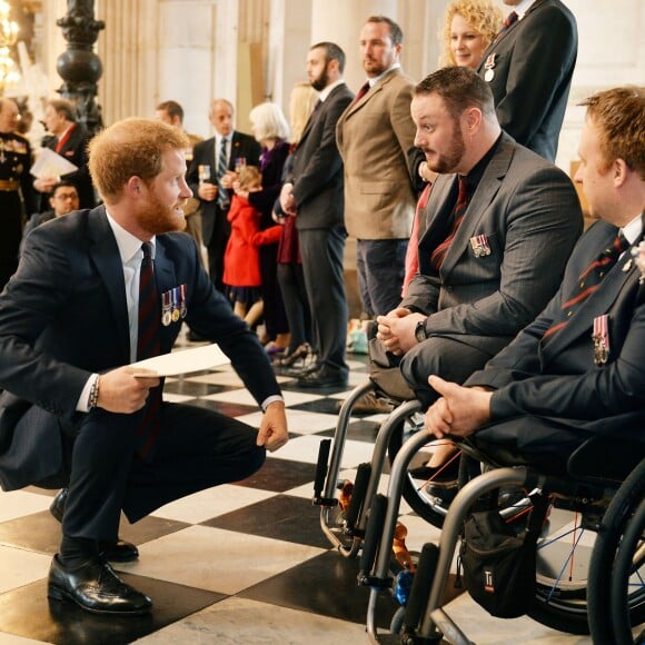 Le prince Harry assistait le 22 octobre 2015 à une messe en mémoire des militaires victimes des explosifs aléatoires à Londres, en la cathédrale St Paul.