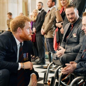 Le prince Harry assistait le 22 octobre 2015 à une messe en mémoire des militaires victimes des explosifs aléatoires à Londres, en la cathédrale St Paul.