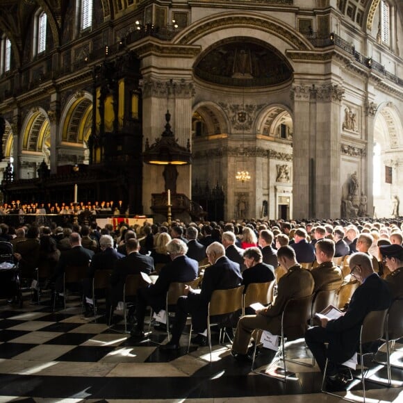 Le prince Harry assistait le 22 octobre 2015 à une messe en mémoire des militaires victimes des explosifs aléatoires à Londres, en la cathédrale St Paul.