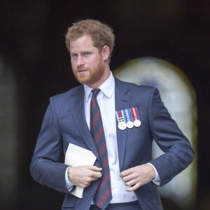 Le prince Harry assistait le 22 octobre 2015 à une messe en mémoire des militaires victimes des explosifs aléatoires à Londres, en la cathédrale St Paul.