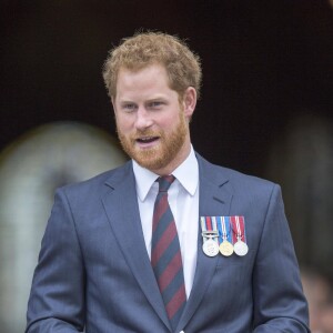 Le prince Harry assistait le 22 octobre 2015 à une messe en mémoire des militaires victimes des explosifs aléatoires à Londres, en la cathédrale St Paul.