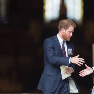 Le prince Harry assistait le 22 octobre 2015 à une messe en mémoire des militaires victimes des explosifs aléatoires à Londres, en la cathédrale St Paul.