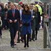 Bain de foule et découverte du Discovery... Kate Middleton et le prince William, comtesse et comte de Strathearn en Ecosse, effectuaient leur première visite officielle à Dundee le 23 octobre 2015, en lien avec les activités de la duchesse de Cambridge dans le domaine de la santé mentale des enfants.