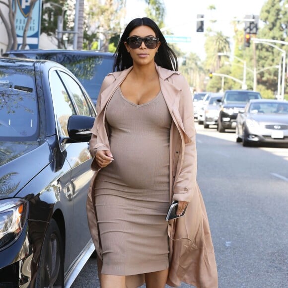 Kim Kardashian, enceinte, est allée déjeuner au restaurant La Scala à Beverly Hills, le 22 octobre 2015.