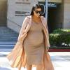 Kim Kardashian, enceinte, est allée déjeuner au restaurant La Scala à Beverly Hills, le 22 octobre 2015.