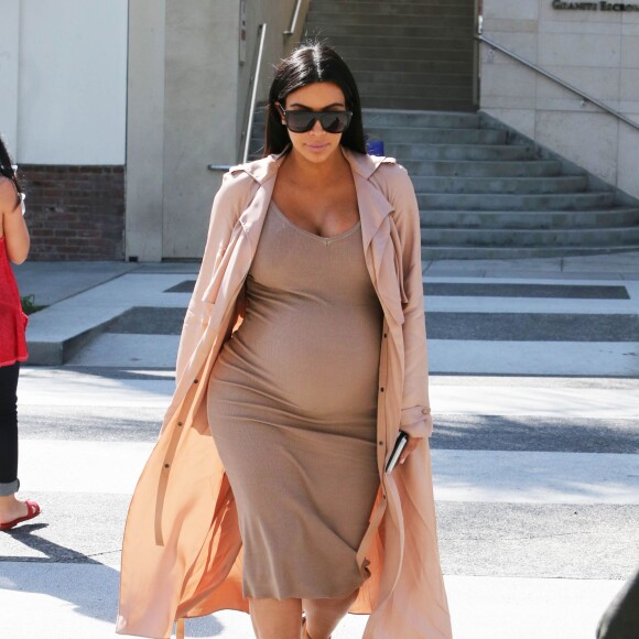 Kim Kardashian, enceinte, est allée déjeuner au restaurant La Scala à Beverly Hills, le 22 octobre 2015.