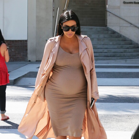 Kim Kardashian, enceinte, est allée déjeuner au restaurant La Scala à Beverly Hills, le 22 octobre 2015.