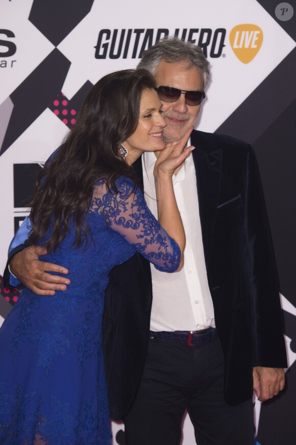 Andrea Bocelli et sa femme Veronica Berti lors des MTV Europe Music Awards 2015 au Mediolanum Forum. Milan, le 25 octobre 2015.