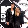 Mark Ronson et son épouse Josephine de la Baume lors des MTV Europe Music Awards 2015 au Mediolanum Forum. Milan, le 25 octobre 2015.