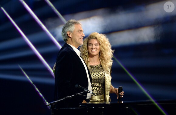 Tori Kelly et Andrea Bocelli lors des MTV Europe Music Awards 2015 au Mediolanum Forum. Milan, le 25 octobre 2015.