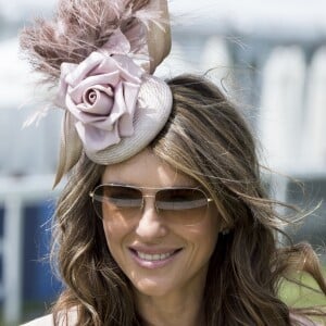 Elizabeth Hurley (Liz Hurley) - Course hippique "Investec Epsom Derby"à Epson en Angleterre le 6 juin 2015.