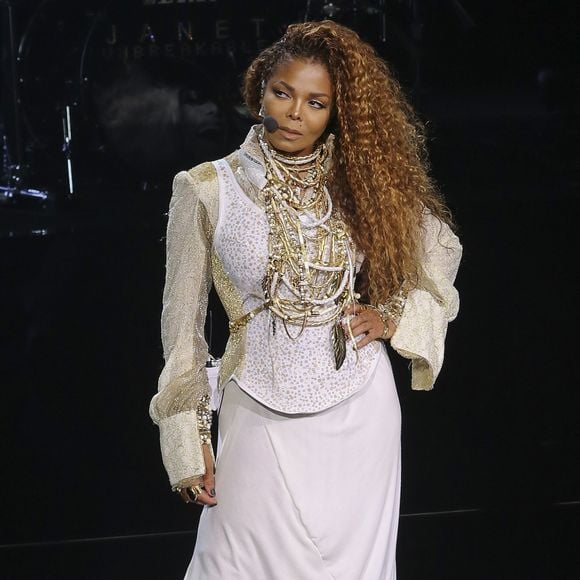 Janet Jackson fait son retour sur scène à Vancouver après environ cinq d'absence à Vancouver le 31 août 2015.