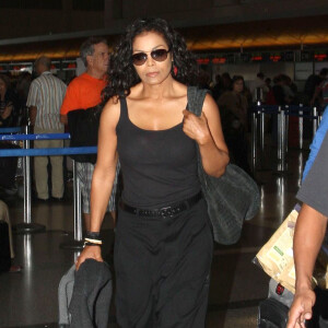 Exclusif - Janet Jackson quitte l'aeroport de Los Angeles, le 1er Octobre 2012. Selon les rumeurs, Janet et son fiance Wissam al Mana planifiraient de se marier l'annee prochaine a Doha au Qatar.