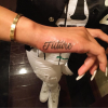 Blac Chyna s'est fait tatouer "Future" sur la main droite. Un tatouage qui a déclenché des rumeurs de relation avec le rappeur éponyme. Octobre 2015.