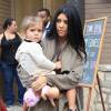 Kourtney Kardashian et sa fille Penelope Disick - La famille Kardashian fête l'anniversaire de Caitlyn Jenner au restaurant "The Villa" à Woodland Hills, le 27 octobre 2015. Kim et Kourtney Kardashian ainsi que Kylie Jenner étaient présentes.