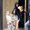 Kourtney Kardashian avec sa fille Penelope Disick et sa soeur Kylie Jenner - La famille Kardashian fête l'anniversaire de Caitlyn Jenner au restaurant "The Villa" à Woodland Hills, le 27 octobre 2015. Kim et Kourtney Kardashian ainsi que Kylie Jenner étaient présentes.