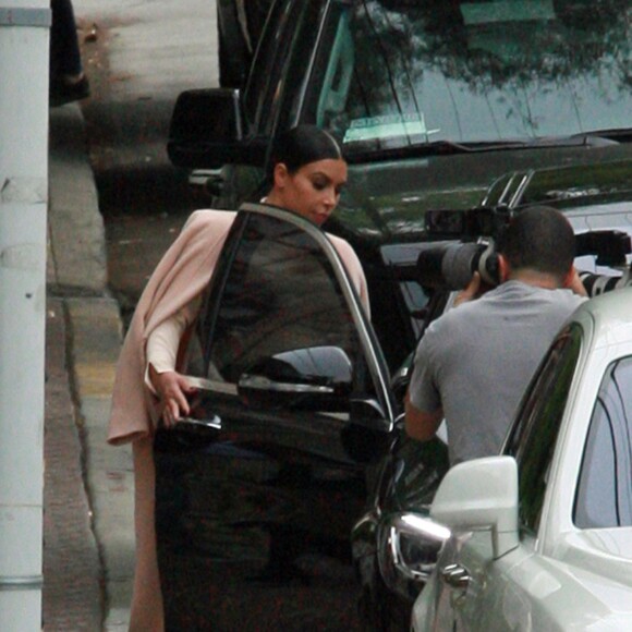 La famille Kardashian fête l'anniversaire de Caitlyn Jenner au restaurant "The Villa" à Woodland Hills, le 27 octobre 2015. Kim et Kourtney Kardashian ainsi que Kylie Jenner étaient présentes.