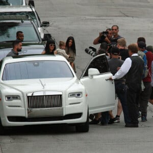 La famille Kardashian fête l'anniversaire de Caitlyn Jenner au restaurant "The Villa" à Woodland Hills, le 27 octobre 2015. Kim et Kourtney Kardashian ainsi que Kylie Jenner étaient présentes.