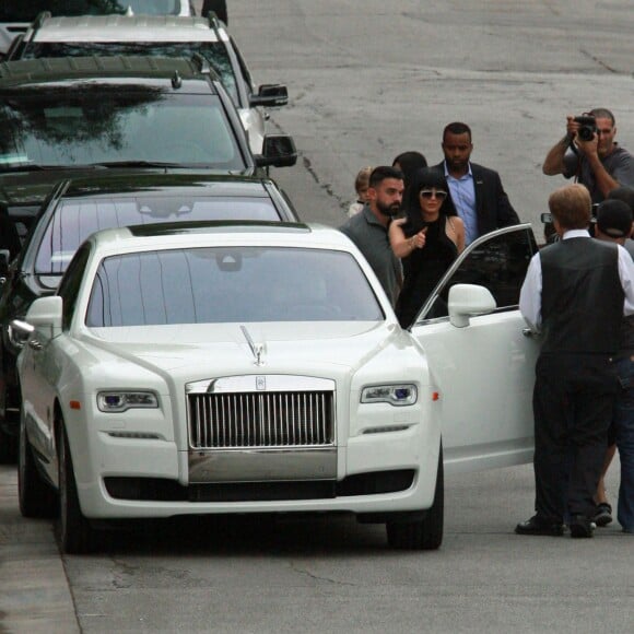 La famille Kardashian fête l'anniversaire de Caitlyn Jenner au restaurant "The Villa" à Woodland Hills, le 27 octobre 2015. Kim et Kourtney Kardashian ainsi que Kylie Jenner étaient présentes.