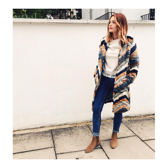 Caroline Receveur dans les rues de Londres / photo postée sur Instagram.