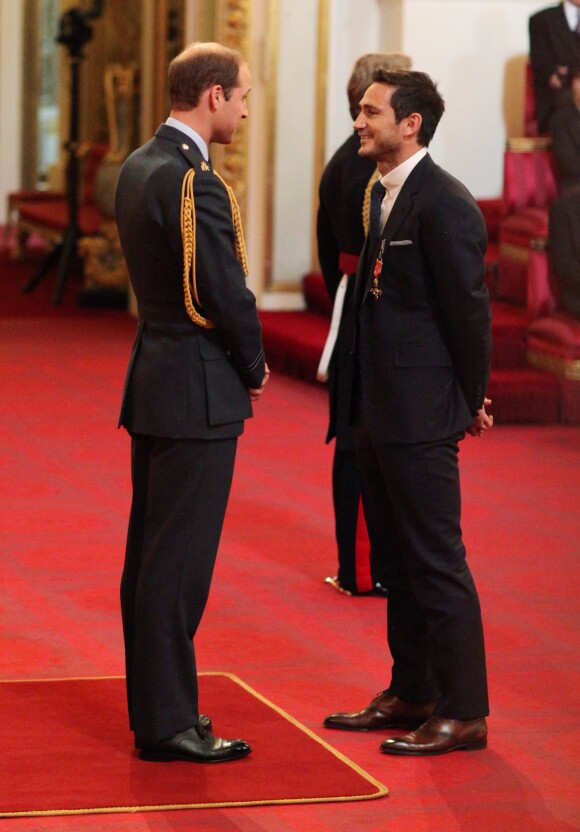 Frank Lampard est fait Officier de l'ordre de l'Empire Britannique par le prince William, à Buckingham Palace à Londres, le 27 octobre 2015