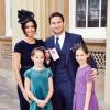 Frank Lampard avec sa compagne Christine Bleakley et ses filles Isla et Luna après avoir été fait Officier de l'ordre de l'Empire Britannique, à Buckingham Palace à Londres, le 27 octobre 2015