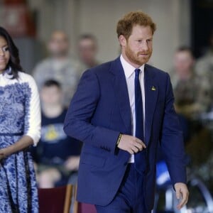 Le prince Harry en visite avec Michelle Obama à Fort Belvoir, en Virginie aux Etats-Unis, le 28 octobre 2015, pour la promotion de la 2e édition de ses Invictus Games, qui auront lieu en mai 2016 à Orlando.