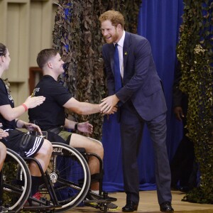 Le prince Harry en visite avec Michelle Obama à Fort Belvoir, en Virginie aux Etats-Unis, le 28 octobre 2015, pour la promotion de la 2e édition de ses Invictus Games, qui auront lieu en mai 2016 à Orlando.