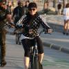 Exclusif - Madonna fait du vélo à Santa Monica, le 18 octobre 2015.